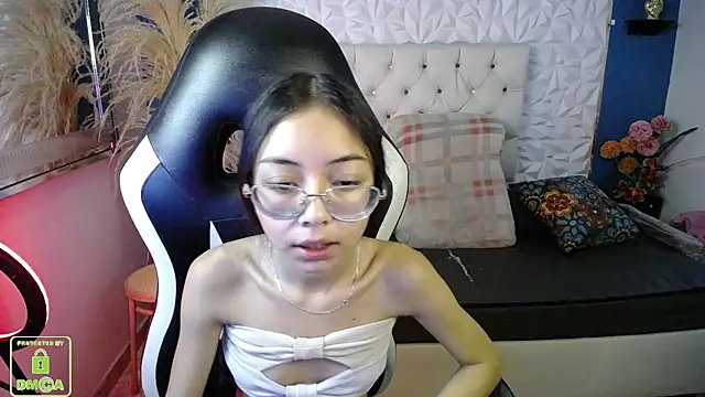 nathaliasweet_11 - NathaliaSweet_11's free webcam - UK Sex Cams