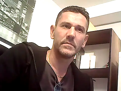 mastercharisma35 (Ask my age) - like tips ??? ı am hetero and office in