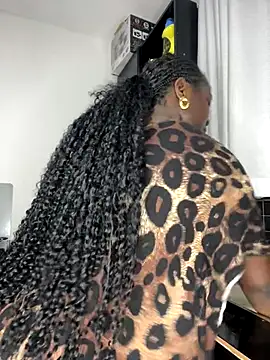 Webcam Model (prettiepearl)  is live.Free join now!