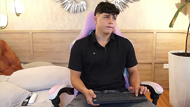 ethan_occonor (M twink) - Cum Public