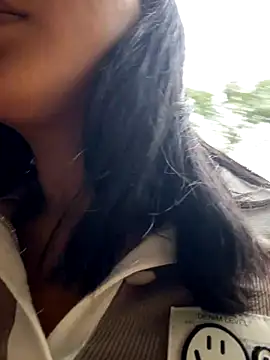 sexy_zoe_outdoors (G young) - showing breasts in the park 🔥