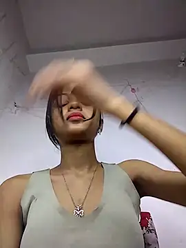 Webcam Model (Your-Kitkat)  is live.Free join now!