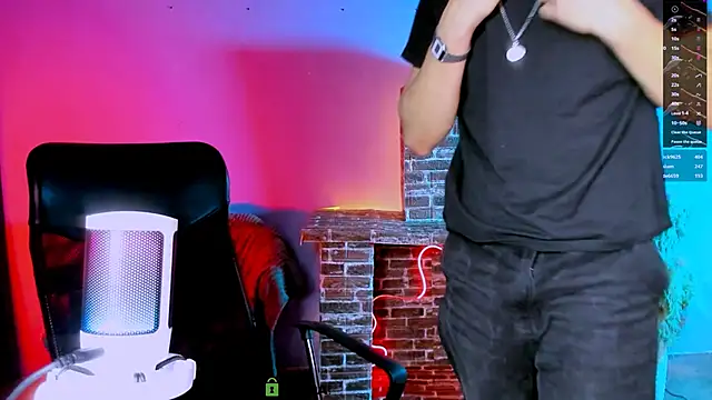 lucas_long_ (Ask my age) - show naked ass