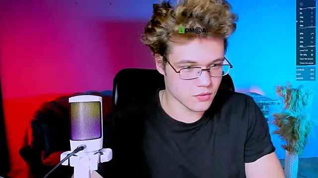 lucas_long_ (Ask my age) - show naked ass