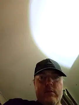 Hotredheadandtoungelasher webcam