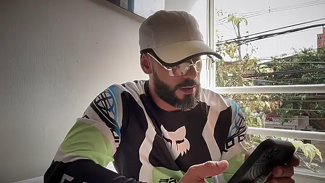 romeolovedark (Ask my age) - #big-cocks #bisexuals #brunettes #cam2cam #daddies #erotic-dance #flirting #glamour #hd #latin #middle-priced-privates #muscular #recordable-privates #shaven #small-audience #smoking #spanish-speaking #venezuelan