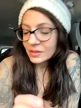 Webcam Model (BeautifulMesss)  is live.Free join now!