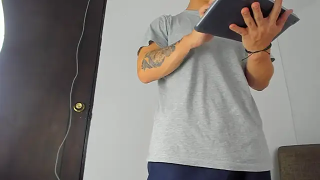 liam_saint (M twink) - show  my dick near to camera