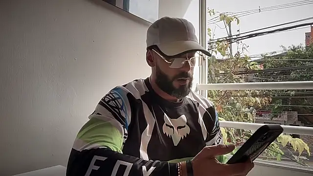 romeolovedark (Ask my age) - #big-cocks #bisexuals #brunettes #cam2cam #daddies #erotic-dance #flirting #glamour #hd #latin #middle-priced-privates #muscular #recordable-privates #shaven #small-audience #smoking #spanish-speaking #venezuelan