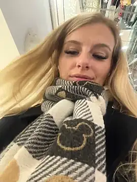 betsy (F young) - Happy NewYear 🥂 get me wet at public