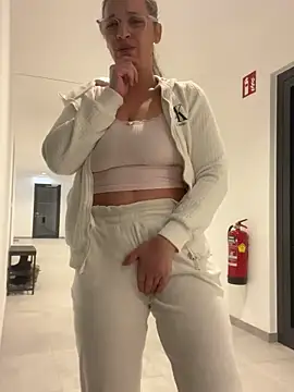 eli5566 - Eli5566's free webcam - UK Sex Cams