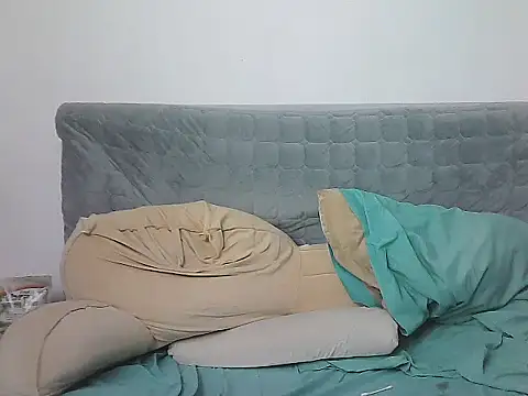 AlphaLatinoBear webcam