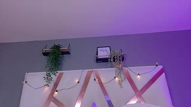 rachellmartinez (F young) - Plug anal and open ass