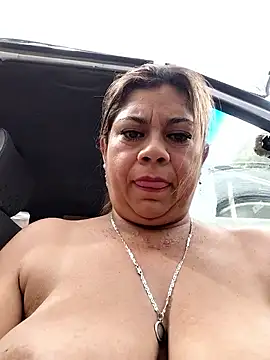 laura-hernandez (F milf) - Masturbation with a dildo outside the ca