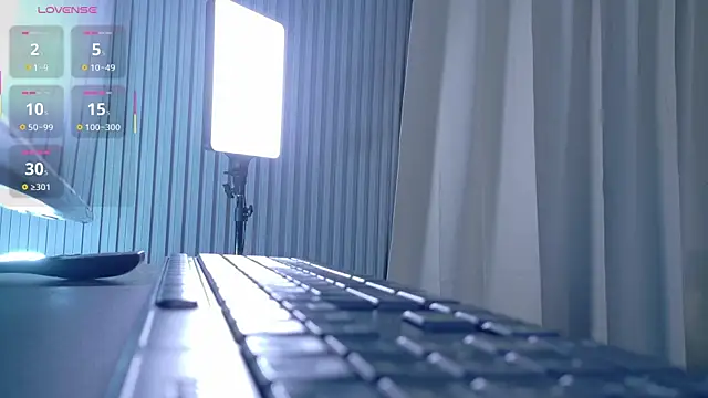 curvybrunnete webcam