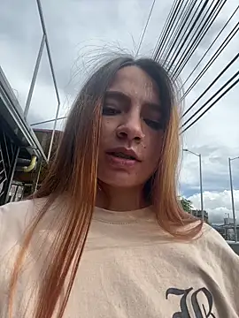 Sexy_sara_outdoors webcam