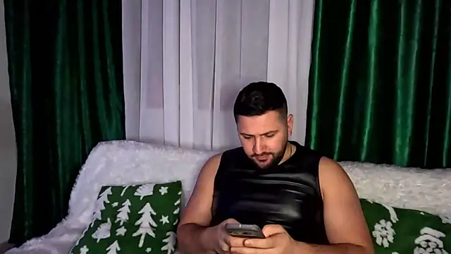 Gold_Alpha_Boy webcam