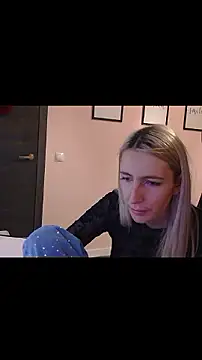 BarbieBlondieGirl webcam