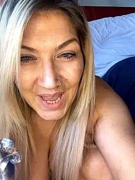 LittleMissEeve webcam