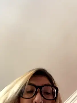 LittleMissEeve webcam