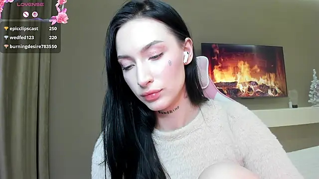 jenniferqueen11 - JenniferQueen11's free webcam