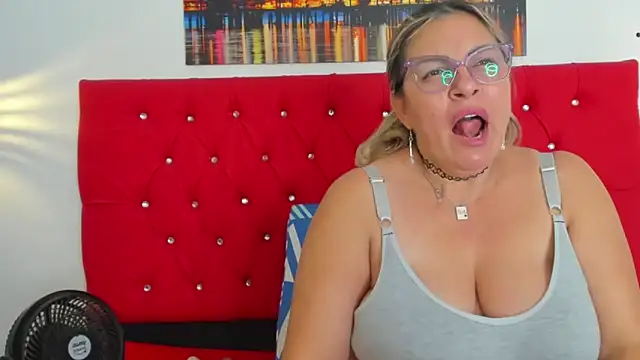 carolinacrus01 - Carolinacrus01's free webcam