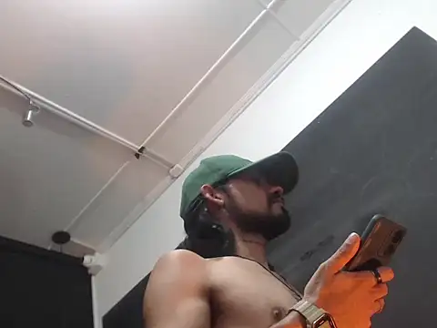 adam_latinohot webcam