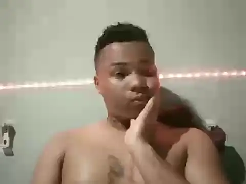 Latinocaliente69699 webcam