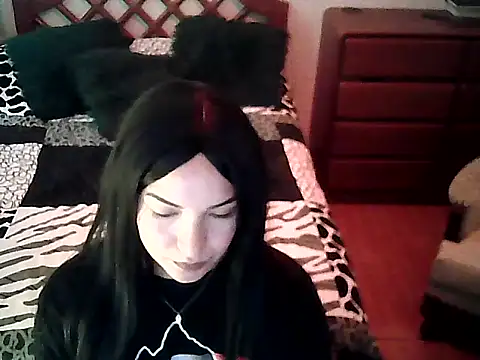 FallsForHerSmile webcam