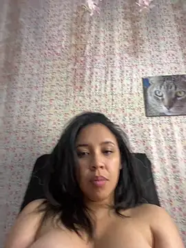Esmerald_1111 webcam