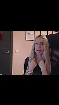 BarbieBlondieGirl webcam