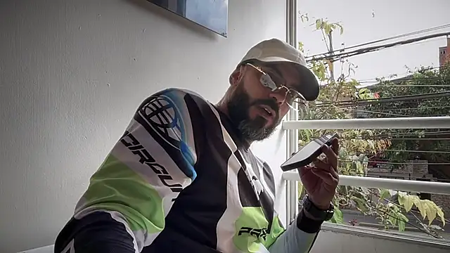 romeolovedark (Ask my age) - #balds #big-cocks #bisexuals #cam2cam #daddies #erotic-dance #flirting #glamour #hd #latin #middle-priced-privates #muscular #outdoor #shaven #small-audience #smoking #spanish-speaking #venezuelan