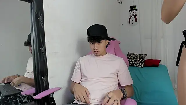 Laura_and_Kevin webcam