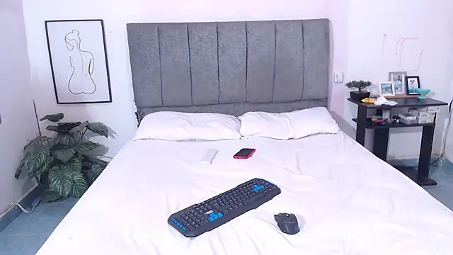 Sophie_And_Alis webcam