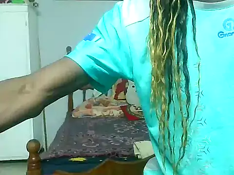 fetichefantasi24cm webcam