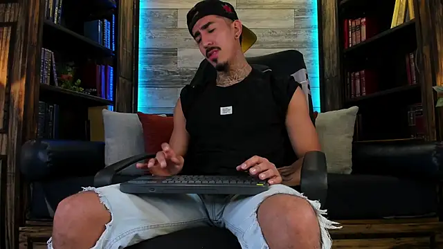 Donovan_Desmond webcam