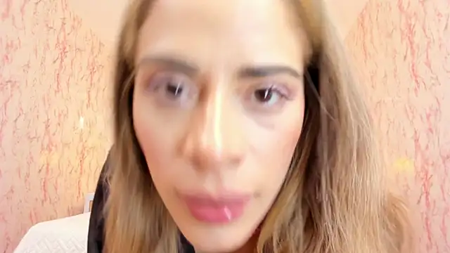 Emily_Whinfre webcam