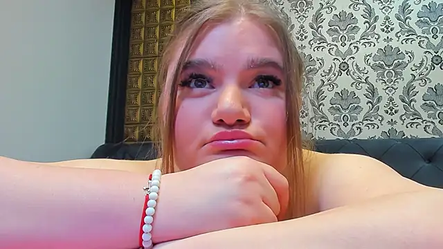 LissaBigTitts webcam