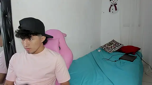 Laura_and_Kevin webcam