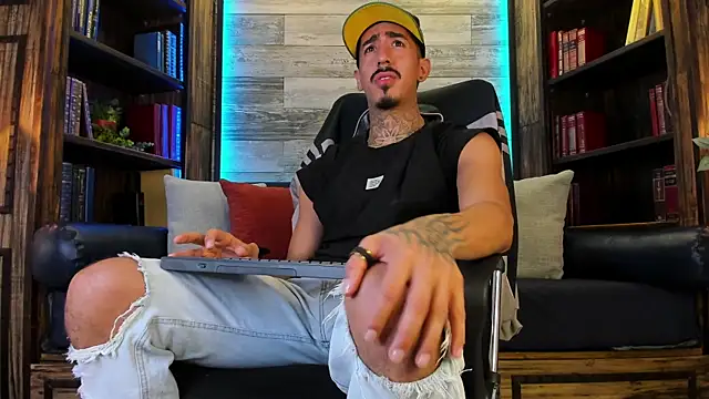 Donovan_Desmond webcam