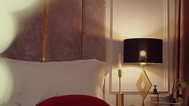 MilaDYstarlight webcam