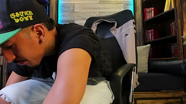 Donovan_Desmond webcam