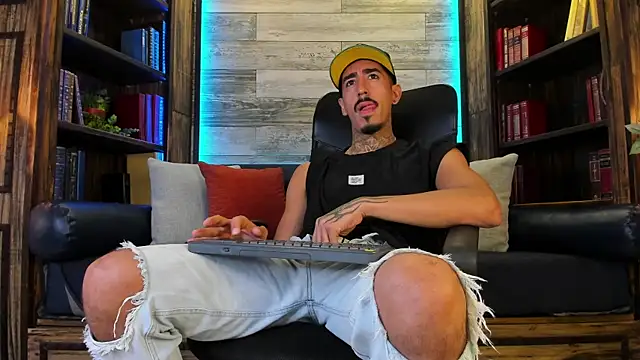 Donovan_Desmond webcam