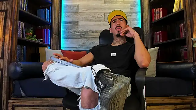 Donovan_Desmond webcam