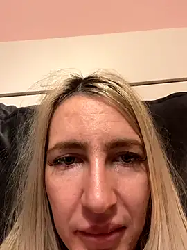 BarbieBlondieGirl webcam