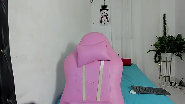 laura_and_kevin - Laura_and_Kevin's free webcam - UK Sex Cams