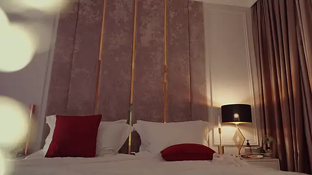 MilaDYstarlight webcam