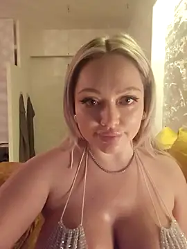 Webcam Model (misstitmouseofficial)  is live.Free join now!