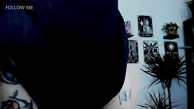 demongirl6666 (F young) - asshole closeup