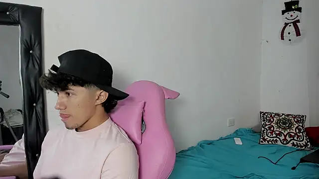 Laura_and_Kevin webcam